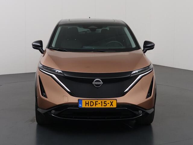 Nissan Ariya Trend Plus 91 kWh | SOH 99% | Trekhaak | Elektrisch verstelbare stoelen + Geheugen | BOSE audio | Stoelverwarming voor + achter | Navigatie | 360 Camera | DAB | Apple CarPlay/Android Auto | Stuurverwarming | Panoramadak | HUD | Adaptieve Cruise Control |