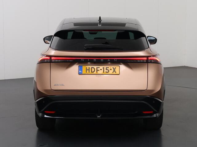 Nissan Ariya Trend Plus 91 kWh | SOH 99% | Trekhaak | Elektrisch verstelbare stoelen + Geheugen | BOSE audio | Stoelverwarming voor + achter | Navigatie | 360 Camera | DAB | Apple CarPlay/Android Auto | Stuurverwarming | Panoramadak | HUD | Adaptieve Cruise Control |