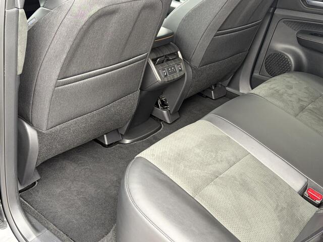 Nissan Ariya Evolve 91 kWh / SOH 99% / Stoelverwarming voor en achter / Schuif-kantel dak / Stoelventilatie / Stuurverwarming / 100% dealer onderhouden / Elektrisch verstelbare stoelen met geheugen / Elektrische achterklep / Adaptieve cruise control / Apple Carplay/Android Auto /