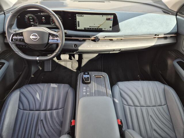 Nissan Ariya e-4ORCE Evolve 91 kWh / SOH 99% / Fabrieksgarantie tot 01-2027 / CCS snelladen / Trekgewicht 1500 kg / Warmtepomp / Bose Audio Systeem / Stoelventilatie / Elektrische achterklep / Head Up Display / Glazen schuif- en kanteldak / Stuur- Stoel & Achterbank verwarming / Rondomzicht camera /