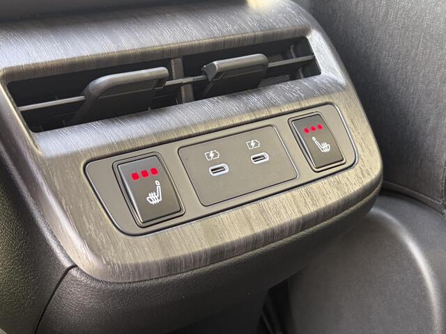 Nissan Ariya e-4ORCE Evolve 91 kWh 4WD / 306 PK / Leder / 1.500 kg Trekgewicht / Warmtepomp / 10 jaar Nissan More Garantie / Stoelverwarming voor en achter / Schuif-kantel dak / Stoelventilatie / Stuurverwarming / Rondomzicht camera / Elektrisch verstelbare stoelen met geheugen / Elektrische achterklep / Adaptieve cruise control / Apple Carplay/Android Auto /