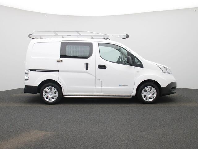 Nissan E-NV200 Optima 40 kWh 109PK Automaat | Luchtvering | Kopschot met ruit | Extra inbraakbeveiliging laadruimte | Sidebars | Opbergkasten | Rhino Pipetube | Climate Control / ECC | Trekhaak | Cruise control | Achteruitrijcamera | Dakrailing | Imperiaal rol | Schuif
