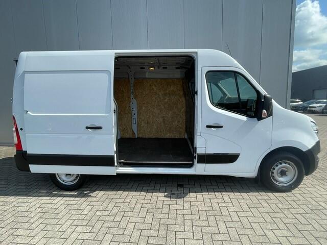 Nissan INTERSTAR 2.3 dCi L2H2 Acenta Airco, Cruise Control, Parkeersensoren, Radio, Blue Tooth, Laadruimte betimmering en vloer