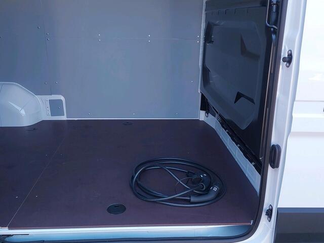 Nissan INTERSTAR Interstar-e L2H2 Limited 87 kWh