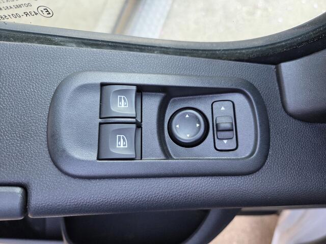 Nissan INTERSTAR 2.3 dCi 150Pk / 110Kw L2/H2 Airco Cruise Achteruitrijcamera Trekhaak 2500 Kg