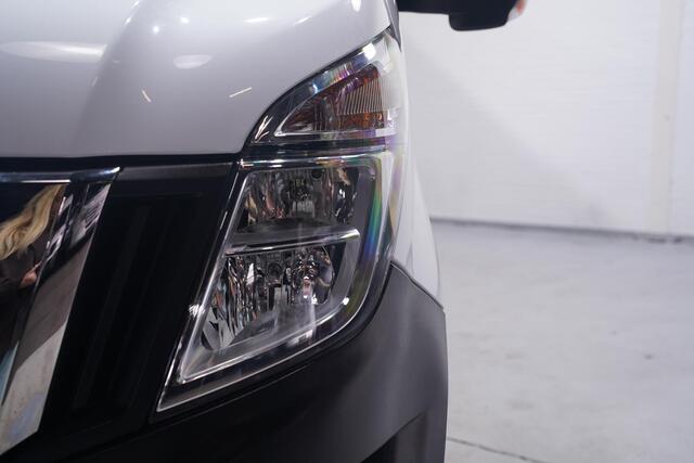 Nissan INTERSTAR 2.3 DCi 163 pk Bakwagen met Laadklep Navi, Airco Apple Carplay, Dakspoiler, Cruise Control, LxBxH 408x205x220 cm