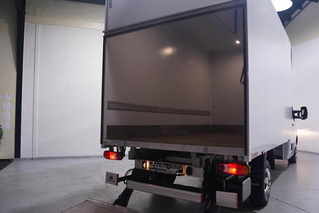 Nissan INTERSTAR 2.3 dCi 165 pk Bakwagen+Laadklep Apple Carplay Navi, Camera, Dakspoiler, Cruise Control, 3-Zits