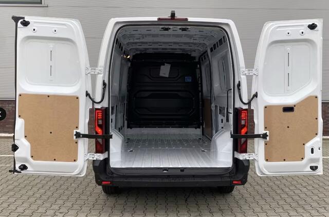Nissan INTERSTAR 2.3 dCi L3H2 Tekna