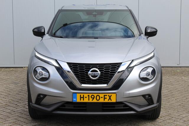 Nissan JUKE 1.0-117pk DIG-T N-Connecta. Werkelijk in nieuwstaat ! Slechts 12.600km ! Volautm. airco, privacy glass, metallic lak, LM wielen, navigatie, camera, pdc v+a, telefoonvoorb., keyless entry&go, LED etc.