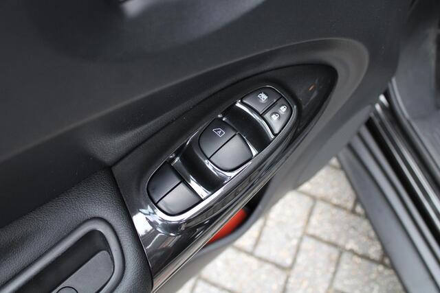 Nissan JUKE 1.6 Tekna Automaat, Cruise/Climate control, Navigatie, Glazen schuif/kanteldak, 17" LM velgen, Lederen interieur,
