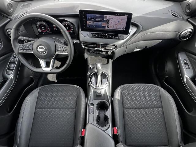Nissan JUKE 1.0 DIG-T N-Connecta DCT Automaat / Fabrieksgarantie tot 09-12-2027 / Cold Pack / Stuur-, stoel- en voorruit verwarming / Navigatie / Apple Carplay Android / 17" LMW + All Season banden /
