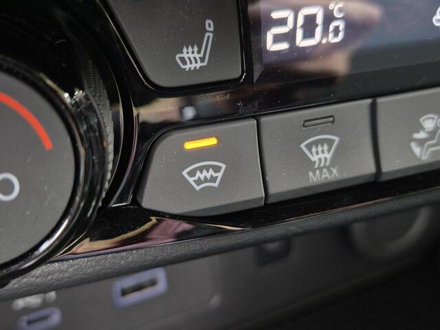 Nissan JUKE 1.0 DIG-T DCT Automaat N-Connecta / Cold pack / Allseason banden / Apple Carplay Android Auto / Cruise control / Achteruitrijcamera / Stuur-, Stoel en voorruitverwarming / Navigatie / Keyless Entry/Start / Climate control /