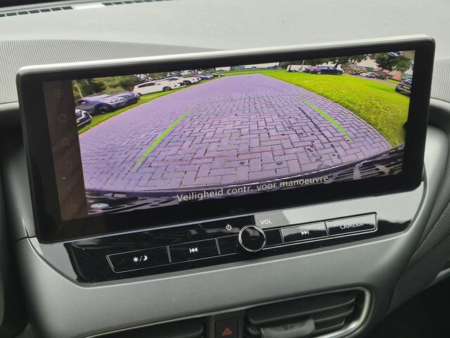 Nissan JUKE 1.0 DIG-T N-Connecta Handgeschakeld / Cold pack / Allseason banden / Apple Carplay Android Auto / Stuur-, Stoel en Voorruitverwarming / Achteruitrijcamera / Cruise control / Draadloze telefoon lader /