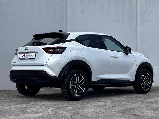 Nissan JUKE 1.0 DIG-T N-Connecta DCT Automaat / Trekgewicht 1.250 kg / Cold pack / Stuur-, Stoel en voorruitverwarming / Navigatie / Apple Carplay Android Auto / Achteruitrijcamera / Climate control / 17" LM wielen