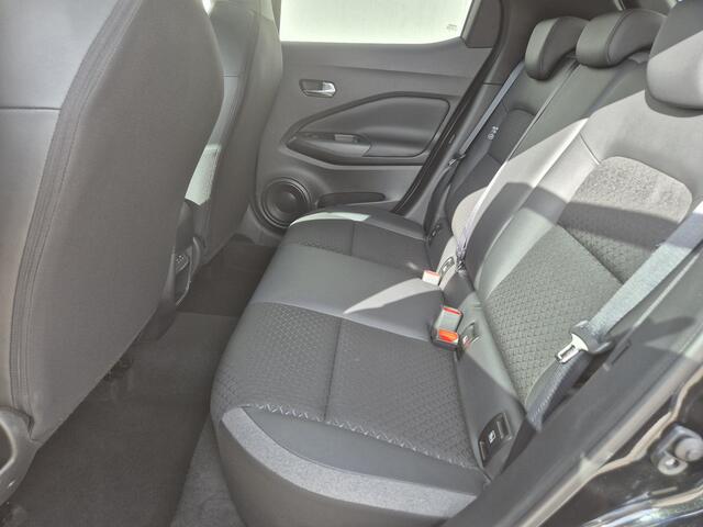 Nissan JUKE 1.0 DIG-T DCT Automaat N-Connecta / Cold pack / Allseason banden / Apple Carplay Android Auto / Cruise control / Achteruitrijcamera / Stuur-, Stoel en voorruitverwarming / Navigatie / Keyless Entry/Start / Climate control /