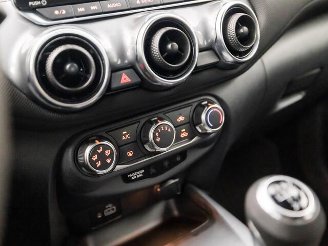 Nissan JUKE 1.0 DIG-T Acenta Sport (APPLE CARPLAY, GROOT NAVI, CAMERA, GETINT GLAS, LM VELGEN, LED KOPLAMPEN, SPORTSTOELEN, CRUISE, ZWART HEMEL, NIEUWE APK, NIEUWSTAAT)