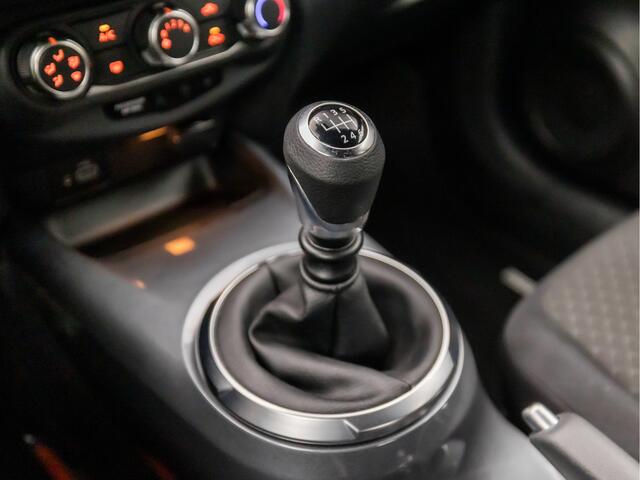 Nissan JUKE 1.0 DIG-T Acenta Sport (APPLE CARPLAY, GROOT NAVI, CAMERA, GETINT GLAS, LM VELGEN, LED KOPLAMPEN, SPORTSTOELEN, CRUISE, ZWART HEMEL, NIEUWE APK, NIEUWSTAAT)