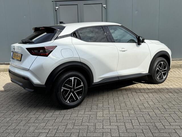Nissan JUKE 1.0 DIG-T N-Connecta DCT Automaat / Trekgewicht 1.250 kg / Cold pack / Stuur-, Stoel en voorruitverwarming / Navigatie / Apple Carplay Android Auto / Achteruitrijcamera / Climate control / 17" LM wielen