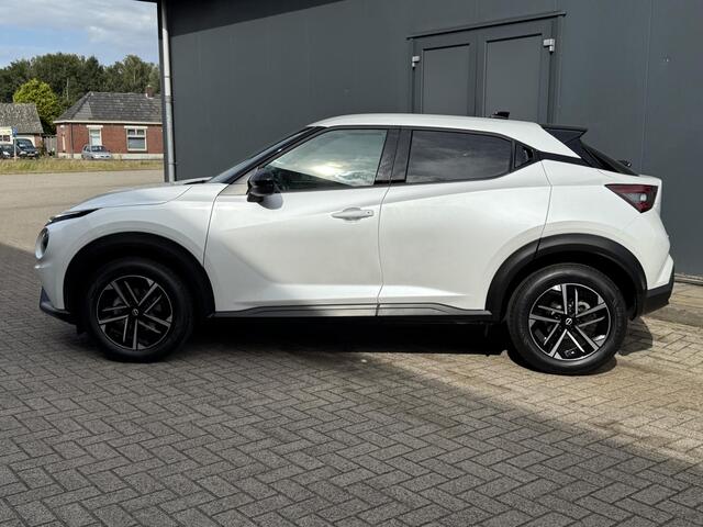Nissan JUKE 1.0 DIG-T N-Connecta DCT Automaat / Trekgewicht 1.250 kg / Cold pack / Stuur-, Stoel en voorruitverwarming / Navigatie / Apple Carplay Android Auto / Achteruitrijcamera / Climate control / 17" LM wielen