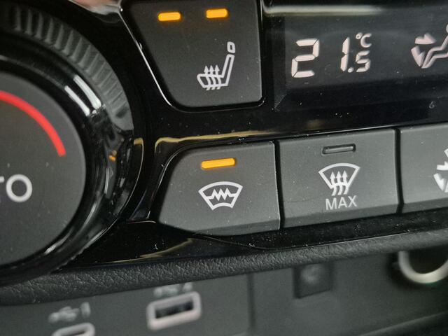 Nissan JUKE 1.0 DIG-T N-Connecta DCT Automaat / Fabrieksgarantie tot 03-2028 / All season banden / Cold Pack / Achteruitrijcamera / Trekgewicht 1250 kg / Cruise control / Draadloze telefoon lader / Apple Carplay Androud Auto /