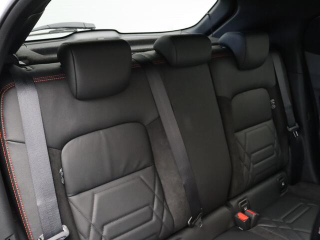 Nissan JUKE Red-line Edition Hybrid 143 | 19" zwarte lichtmetalen velgen | 7" TFT kleurendisplay | Achteruitrijcamera met dynamische afstandsmarkering