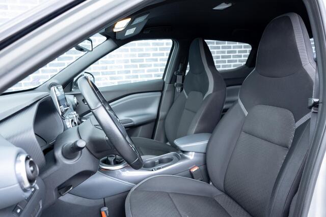 Nissan JUKE 1.0 DIG-T 116 Premiere Edition | Two-Tone | Achteruitrijcamera | Parkeersensoren | Stoelverwarming | Verwarmde Voorruit | Keyless Entry | LED Koplampen | Navigatie | Apple Carplay | Android Auto | Lichtmetalen Velgen 19 inch