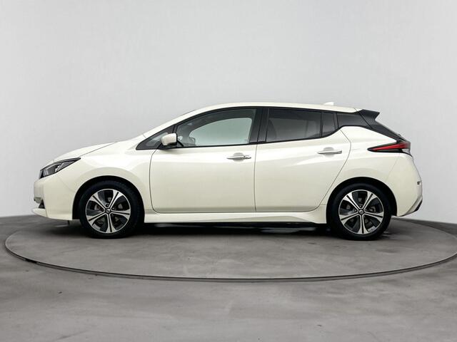 Nissan LEAF Tekna 40 kWh 150PK | Navigatie | Half-Leder | 360 Graden Camera | Stoel- en Stuurverwarming