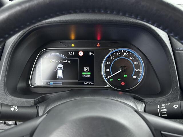 Nissan LEAF Tekna 40 kWh 150PK | Navigatie | Half-Leder | 360 Graden Camera | Stoel- en Stuurverwarming