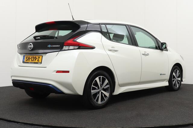 Nissan LEAF Acenta 40 kWh Camera Carplay Dodehoek Parelmoer Lak