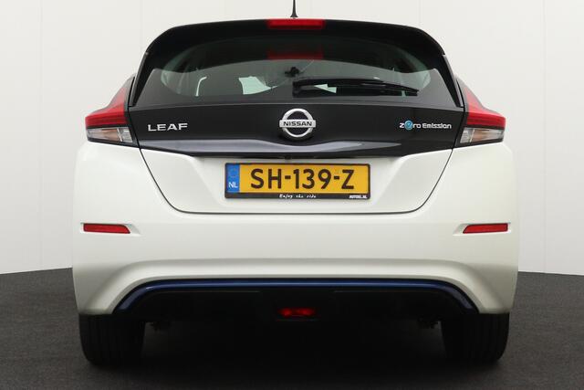 Nissan LEAF Acenta 40 kWh Camera Carplay Dodehoek Parelmoer Lak
