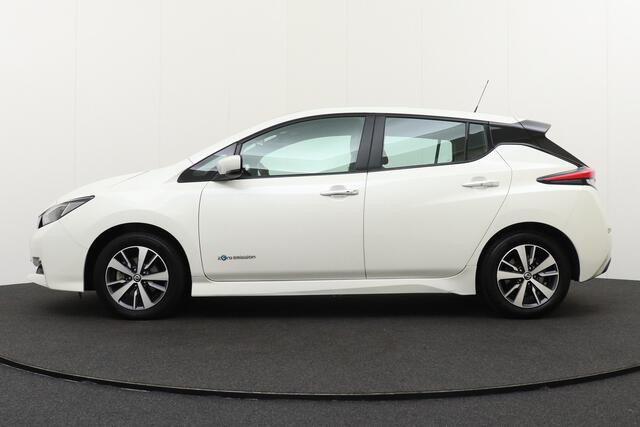 Nissan LEAF Acenta 40 kWh Camera Carplay Dodehoek Parelmoer Lak