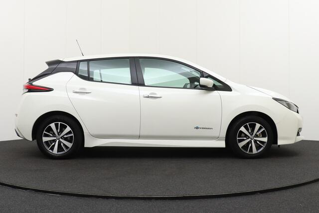 Nissan LEAF Acenta 40 kWh Camera Carplay Dodehoek Parelmoer Lak