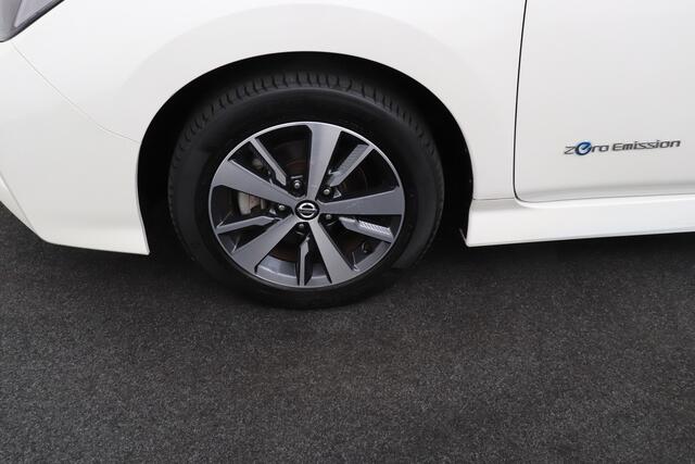 Nissan LEAF Acenta 40 kWh Camera Carplay Dodehoek Parelmoer Lak