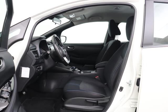 Nissan LEAF Acenta 40 kWh Camera Carplay Dodehoek Parelmoer Lak
