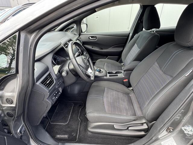 Nissan LEAF Acenta 40 kWh / Afn. trekhaak / WLTP 270 KM // Cruise Control Adaptief / Lane assist / e-Pedal / Dode hoek detectie / Rondom zicht camera 360° / Parkeersensoren voor en achter / Navigatie via Apple Carplay of Android Auto