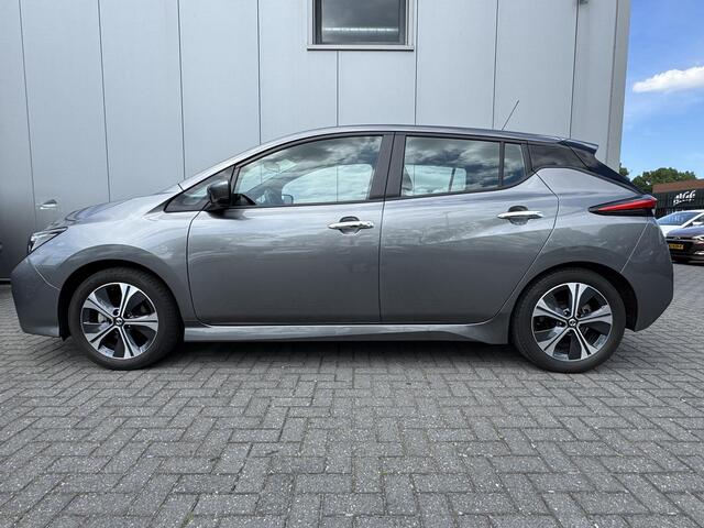 Nissan LEAF Acenta 40 kWh / Afn. trekhaak / WLTP 270 KM // Cruise Control Adaptief / Lane assist / e-Pedal / Dode hoek detectie / Rondom zicht camera 360° / Parkeersensoren voor en achter / Navigatie via Apple Carplay of Android Auto