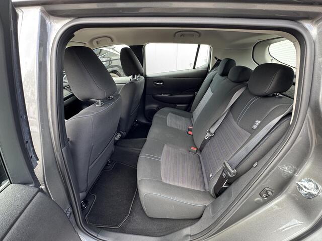 Nissan LEAF Acenta 40 kWh / Afn. trekhaak / WLTP 270 KM // Cruise Control Adaptief / Lane assist / e-Pedal / Dode hoek detectie / Rondom zicht camera 360° / Parkeersensoren voor en achter / Navigatie via Apple Carplay of Android Auto