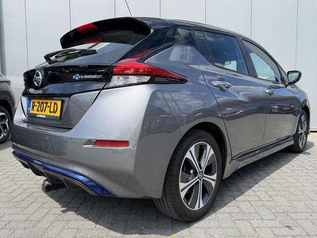 Nissan LEAF Acenta 40 kWh / Afn. trekhaak / WLTP 270 KM // Cruise Control Adaptief / Lane assist / e-Pedal / Dode hoek detectie / Rondom zicht camera 360° / Parkeersensoren voor en achter / Navigatie via Apple Carplay of Android Auto