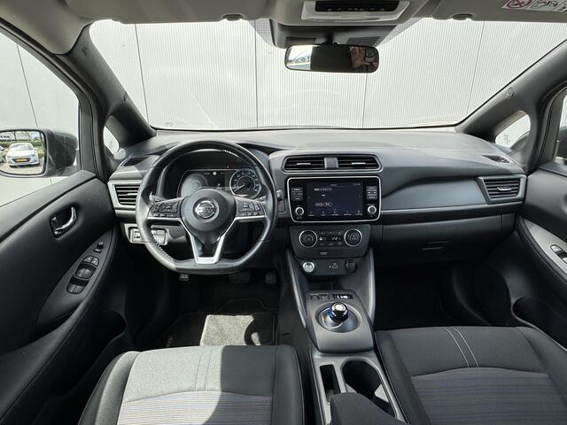 Nissan LEAF Acenta 40 kWh / Afn. trekhaak / WLTP 270 KM // Cruise Control Adaptief / Lane assist / e-Pedal / Dode hoek detectie / Rondom zicht camera 360° / Parkeersensoren voor en achter / Navigatie via Apple Carplay of Android Auto