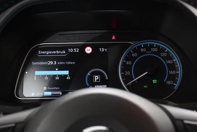 Nissan LEAF N-Connecta 40 kWh Automaat | Navigatie | Bluetooth | Cruise control | Camera | Parkeer sensoren |