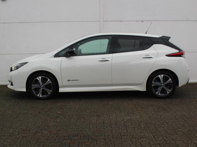 Nissan LEAF N-Connecta 40 kWh / Navigatie + Apple Carplay/Android Auto / Climate Control / Stoel- + Stuurverwarming / Cruise Control Adaptief / 360* Camera /