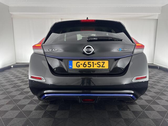 Nissan LEAF Tekna 40 kWh (INCL.BTW) Aut. *1/2LEATHER | FULL-LED | BOSE-SURROUND | ADAPTIVE-CRUISE | TOP-VIEW | KEYLESS | NAVI-FULLMAP | BLINDSPOT | DAB+ | ECC | PDC | HEATED-COMFORT-SEATS | TOWBAR | DIGI-COCKPIT | 17