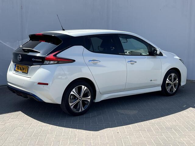 Nissan LEAF Tekna 40 kWh / Stuur- en Stoelverwarming voor en achter / Adaptieve Cruise Control / Bose Premium Audio / 360° Camera / Keyless Entry & Start / Parkeersensoren voor en achter / Bluetooth / DAB Radio /