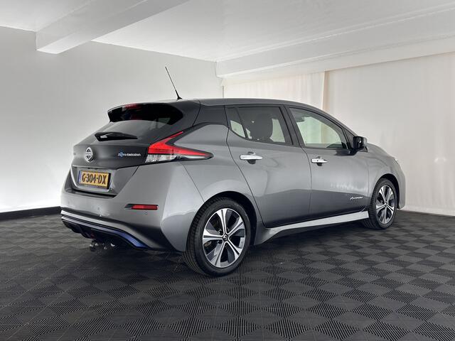 Nissan LEAF Tekna 40 kWh (INCL.BTW) Aut. *1/2LEATHER | FULL-LED | BOSE-SURROUND | ADAPTIVE-CRUISE | TOP-VIEW | KEYLESS | NAVI-FULLMAP | BLINDSPOT | DAB+ | ECC | PDC | HEATED-COMFORT-SEATS | TOWBAR | DIGI-COCKPIT | 17