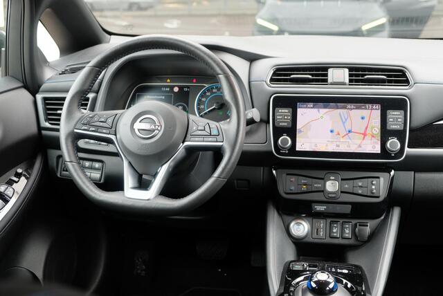 Nissan LEAF 150pk 40 kWh N-Connecta | Accu SoH 98% | Navi | Climate | Adaptive Cruise | 360º Camera