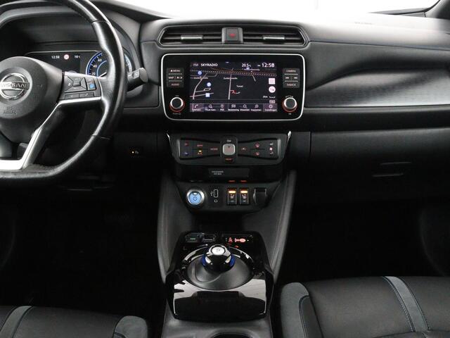 Nissan LEAF e+ Tekna 62 kWh | Leder | Stoelverwarming | 360 camera | Adaptive cruise | Full LED | Carplay | Navigatie | BOSE Sound