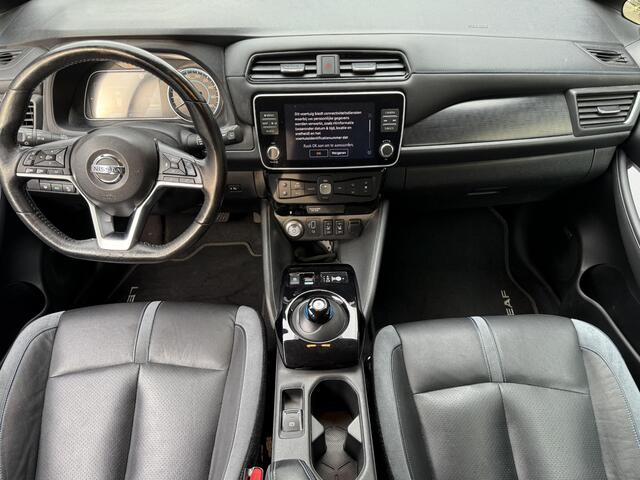Nissan LEAF 3.Zero Limited Edition 62 kWh / Dealer Onderhouden / Origineel Nederlands / Parkeersensoren Voor + Achter / Lederen Bekleding / Privacy Glass / Adaptieve Cruise Control / Climate Control / Navigatie / Stoel- & Stuurverwarming / Apple Carplay + Android Aut