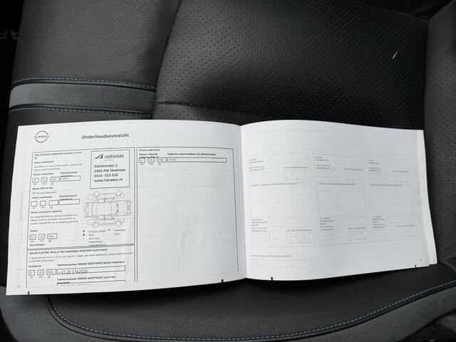 Nissan LEAF 3.Zero Limited Edition 62 kWh / Dealer Onderhouden / Origineel Nederlands / Parkeersensoren Voor + Achter / Lederen Bekleding / Privacy Glass / Adaptieve Cruise Control / Climate Control / Navigatie / Stoel- & Stuurverwarming / Apple Carplay + Android Aut