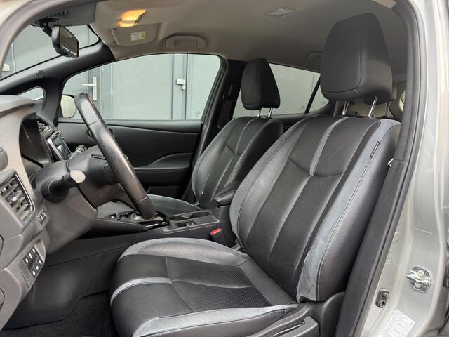 Nissan LEAF 3.Zero Limited Edition 62 kWh / Dealer Onderhouden / Origineel Nederlands / Parkeersensoren Voor + Achter / Lederen Bekleding / Privacy Glass / Adaptieve Cruise Control / Climate Control / Navigatie / Stoel- & Stuurverwarming / Apple Carplay + Android Aut