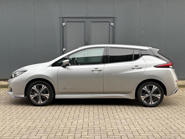 Nissan LEAF 3.Zero Limited Edition 62 kWh / Dealer Onderhouden / Origineel Nederlands / Parkeersensoren Voor + Achter / Lederen Bekleding / Privacy Glass / Adaptieve Cruise Control / Climate Control / Navigatie / Stoel- & Stuurverwarming / Apple Carplay + Android Aut